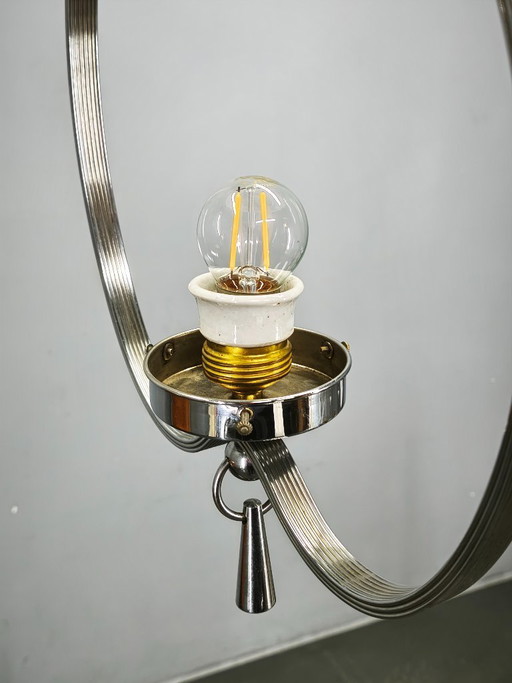 Lampadario ceco Art Déco degli anni '30 in cromo e vetro satinato.