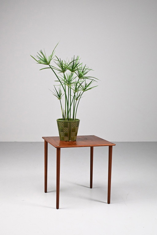 GP Farum model 4433 small table