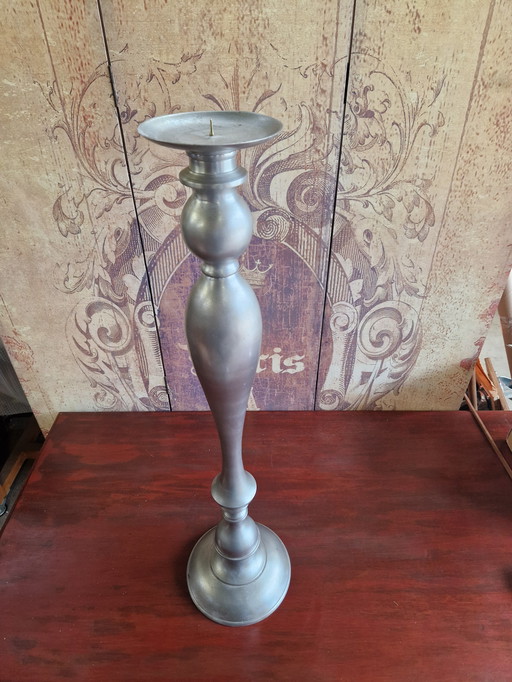 Hermoso candelabro grande de hierro