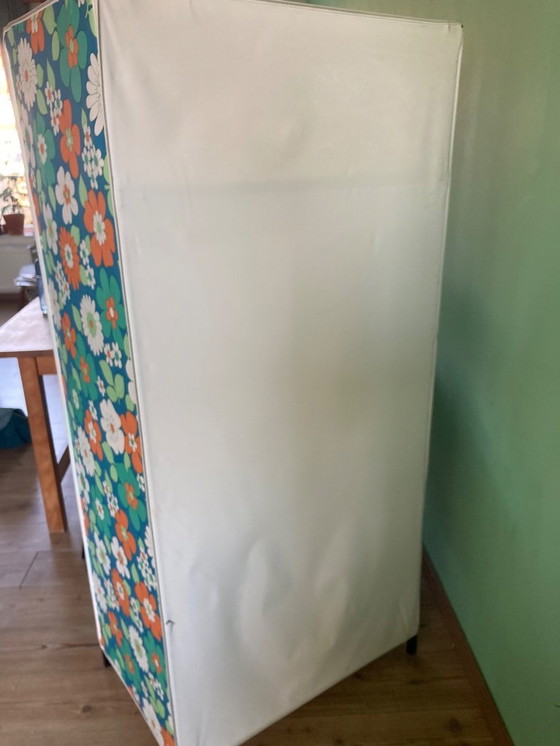 Image 1 of Armadio da campeggio vintage con design floreale retrò