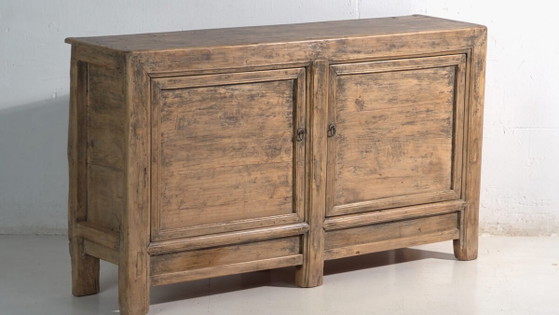 Antikes niedriges Sideboard aus Kiefernholz mit zwei Türen – China, ca. 1930 – Buffetschränke (photo 3 of 40)