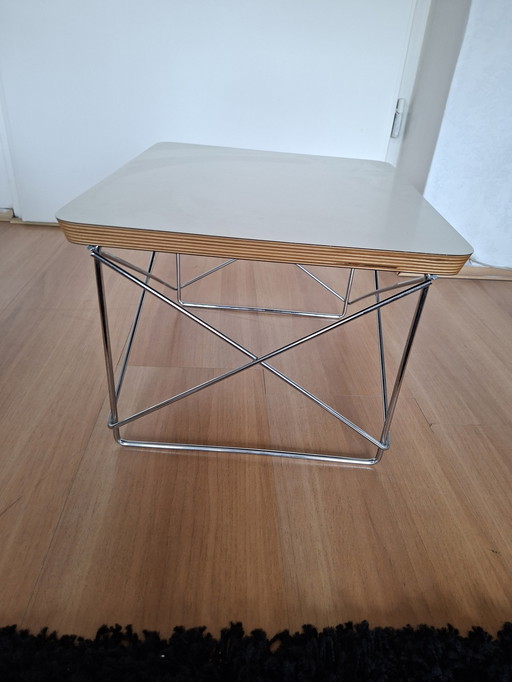2 Vitra side tables
