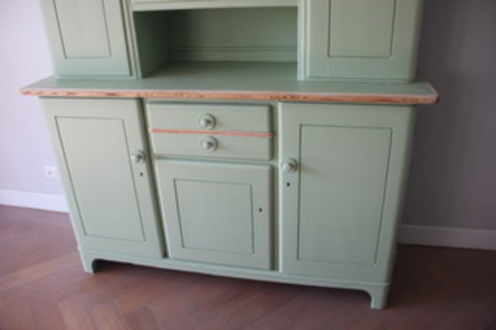 Image 1 of Gran aparador/vitrina de madera - Verde salvia