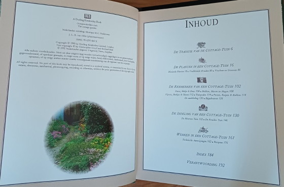 English Garden Library | Cottage Gardens, Cotswolds, Penelope Hobhouse & Christopher Lloyd | 4 Luxury Garden (photo 8 of 10)