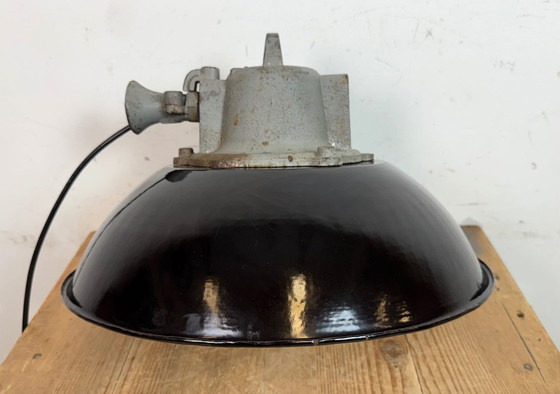Image 1 of Lampada a sospensione industriale a gabbia in ghisa e smalto nero, anni '60