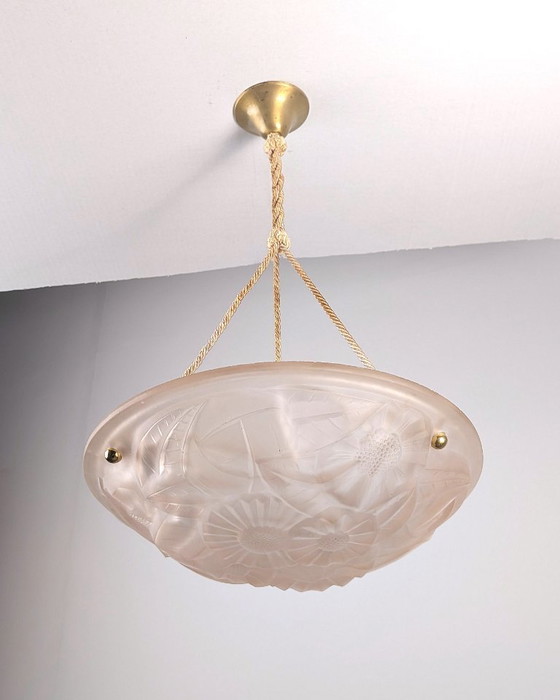 French Art Deco Pink Molded Glass Pendant Light by Degué, Floral Motif, 1930s – Pendant lamps, Textile (photo 4 of 11)