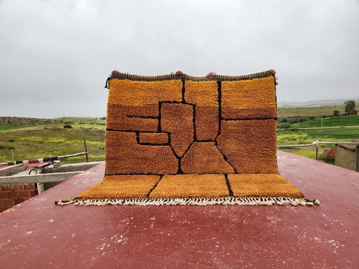 Handcrafted Beni Ouarain Moroccan Rug 220x212cm – Premium Wool Berber Carpet – Amber & Black Abstract Geometric Design