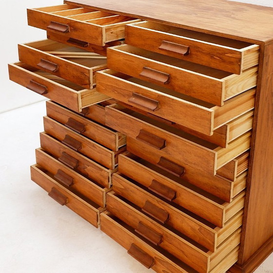 Image 1 of Vintage houten ordner met 22 laden, handgemaakt