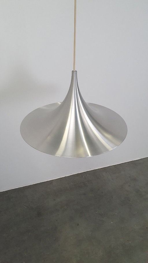 Hexenhut-Trompetenlampe im Vintage-Design der 50er und 60er Jahre