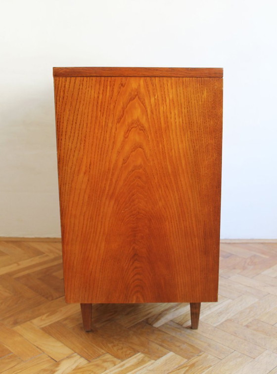 Image 1 of Commode en noyer des années 1950