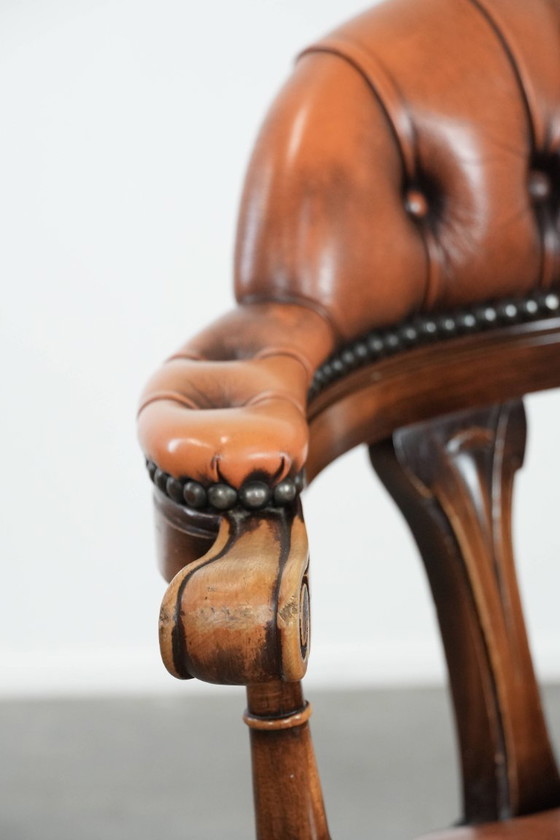 Image 1 of Chesterfield-Bürostuhl im englischen Stil aus Leder und Holz