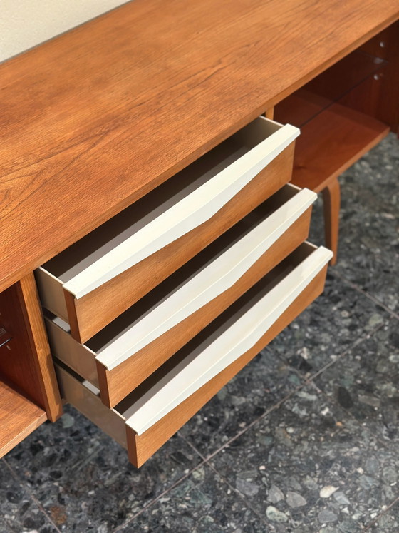 427/K Elm Sideboard for Hellerau – Ehrlich, Plastic, Glass, Modern (photo 4 of 9)