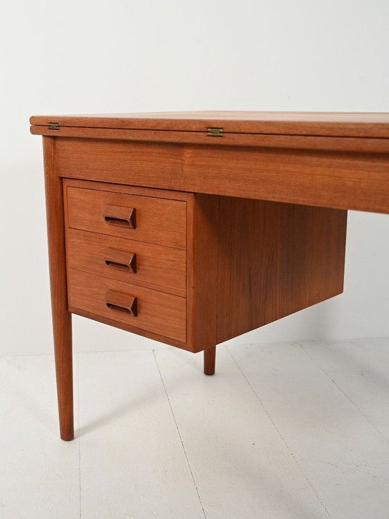 Image 1 of Scrivania vintage scandinava in teak con piano ribaltabile