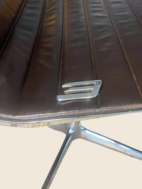 Chaise pivotante originale Vitra EA 106 Eames | Cuir marron foncé | Charles & Ray Eames | Vintage 1986 avec (photo 17 of 18)