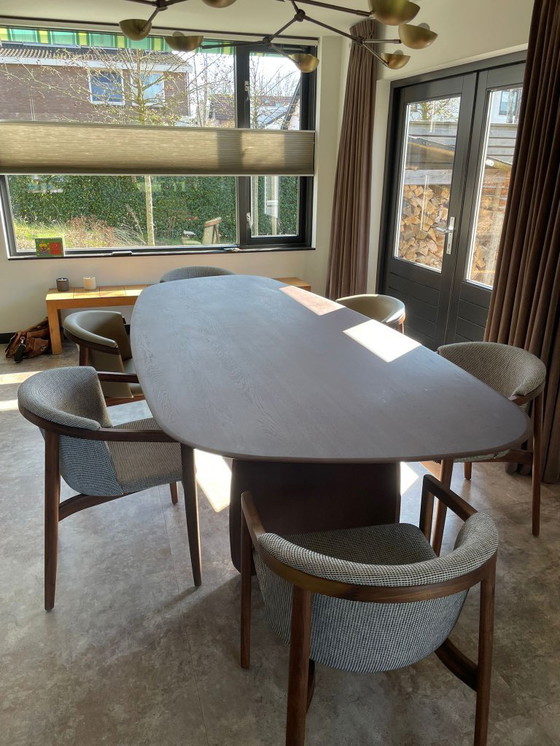 Image 1 of 4x Crail eetstoelen met arm walnoot stof Exclusive B, 22 Raven