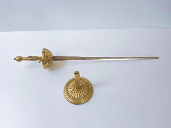 Image 1 of Posacenere vintage anni '70 a forma di spada, in ottone e bronzo dorato.