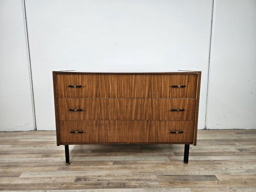 Commode en teck à trois tiroirs des années 1960