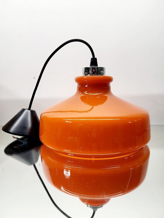 Image 1 of Lampada a sospensione vintage in vetro opalino arancione con finitura cromata, anni '60