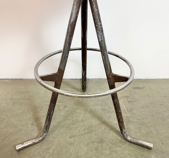 Image 1 of Grijze industriële werkplaatskruk, jaren 60