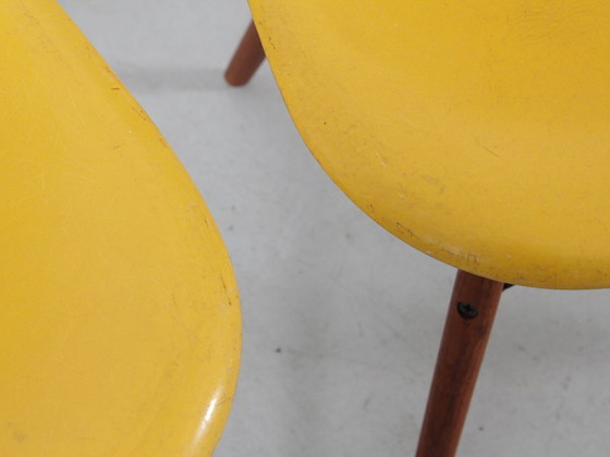 Set van 4 DSW Charles Eames stoelen - Gele glasvezel Herman Miller editie – Eetkamerstoelen, Fiberglass (photo 17 of 18)