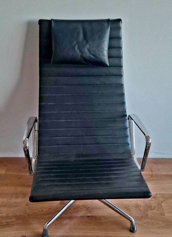 Vitra EA 124 Lounge Chair – Drehstühle, Leather (photo 3 of 5)