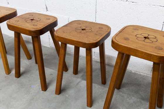 Image 1 of Set di 4 sgabelli brutalisti, fatti a mano, anni '60, design floreale