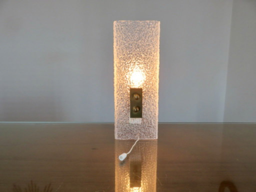Par de apliques de pared franceses en metacrilato y latón dorado, con cordón de tiro, 1960. – wandlampen (photo 2 of 10)