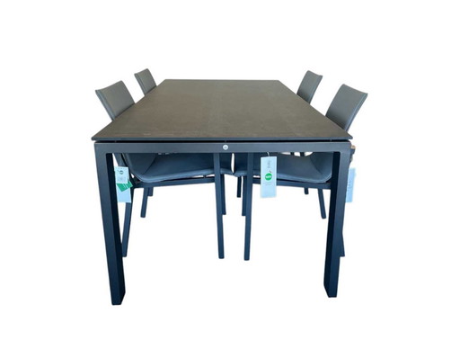 Suns Savona 220 table with 4x Suns Felice Dining Chairs