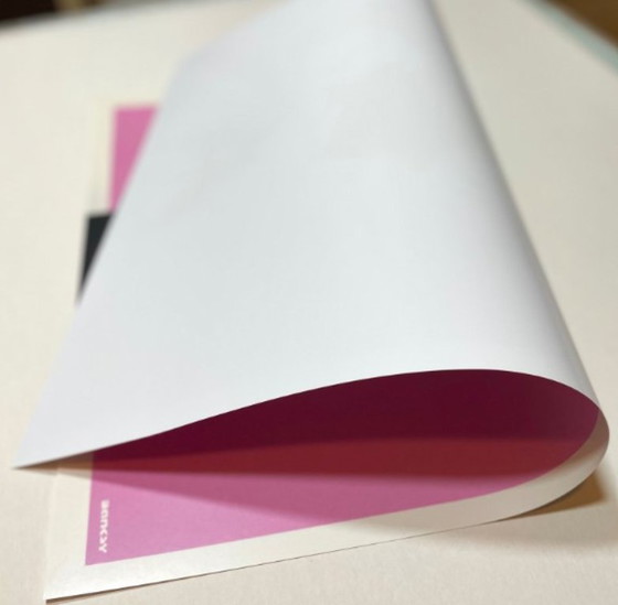 Image 1 of Banksy (1974) - Amor bomba (Abrazabombas)