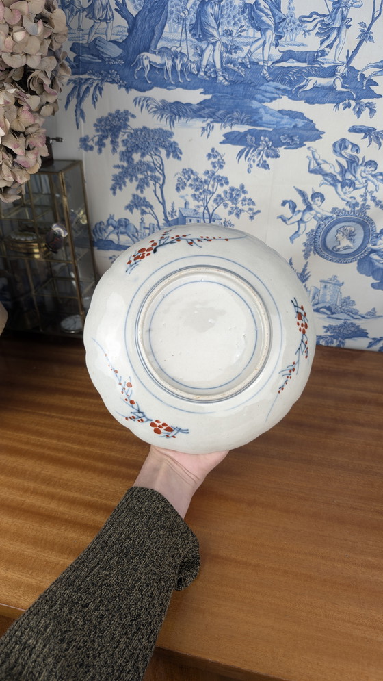 Image 1 of Piatto in porcellana Imari firmato con decori a primavera giapponesi della fine del XIX secolo