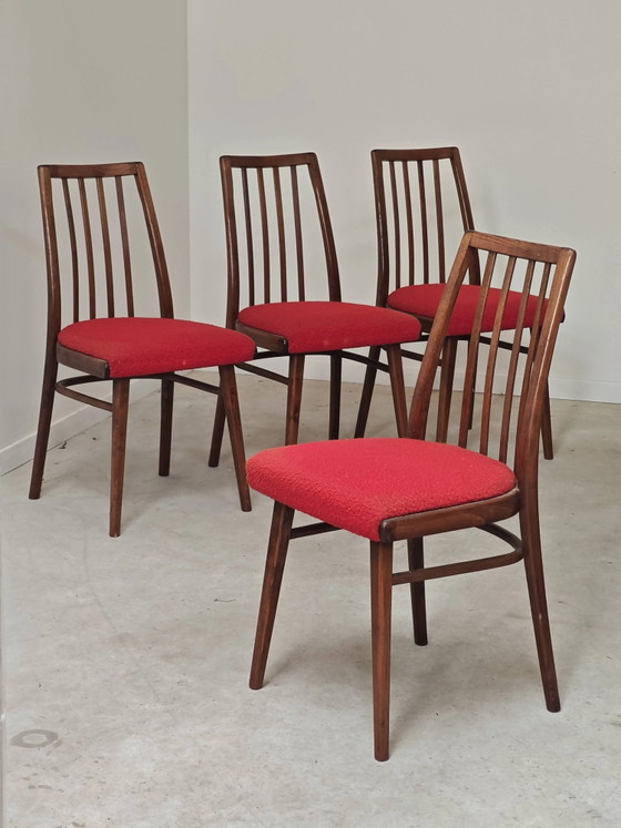 Juego de 4 sillas de comedor rojas de Antonin Suman para Interier Praha. – Wood, Mid Century Modern (photo 8 of 14)
