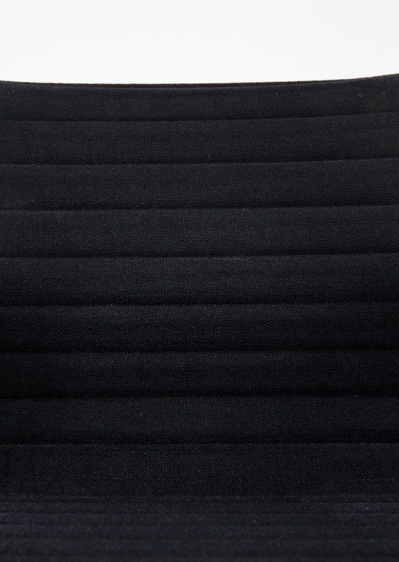 Image 1 of Silla giratoria EA 108 de Charles & Ray Eames para Herman Miller