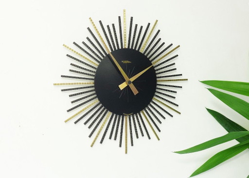 Horloge murale vintage Richter Electric Germany Brutalist Starburst années 60-70 – klokken, Brass, Metal