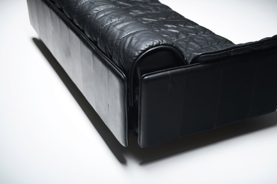 Image 1 of Superbe canapé-lit vintage DS-69 en cuir noir par l'équipe De Sede pour De Sede