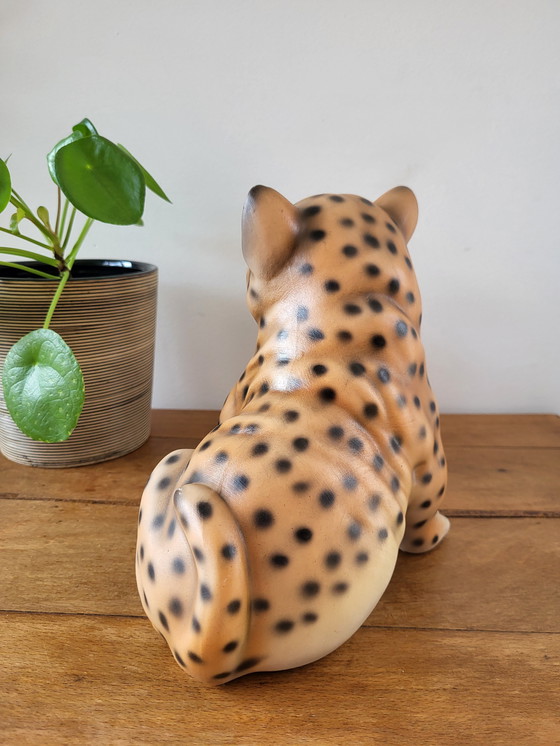 Image 1 of Tijger beeldje, vintage, keramiek en handbeschilderd  Vintage beeld uit keramiek van een tijger, handbeschilderd.  mooie staat  