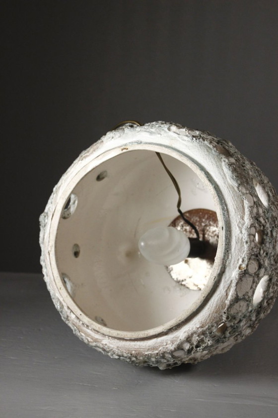 Image 1 of Grote, dikke keramische lampvoet in lavavorm, brutalistisch ontwerp, dubbele verlichting, jaren 70