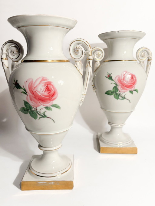 Pair of Meissen Red Rose Amphora Porcelain Vases, Early 20th Century – vazen (photo 2 of 10)