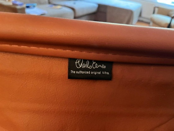 1 x Vitra Eames EA 124 Fauteuil + EA 125 Locker – Leather, Aluminium (photo 4 of 5)