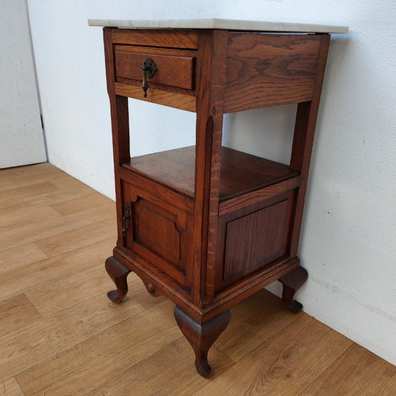 Image 1 of Vintage Antiek nachtkastje bijzetkastje met marmer blad