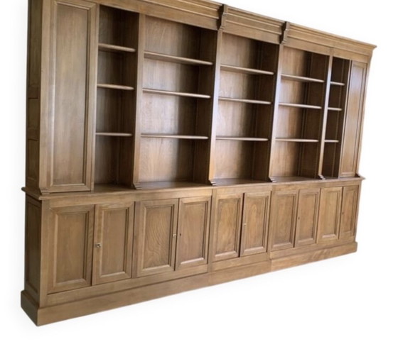 Image 1 of Bibliothèque en bois massif