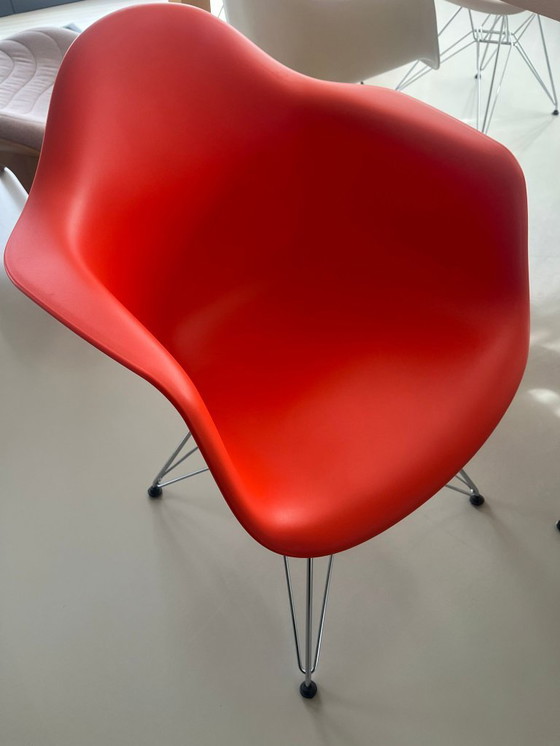 Image 1 of 6 + 2 chaises VITRA Eames DAR