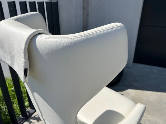 Image 1 of Vitra Grand repos met ottoman