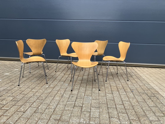 Image 1 of Fritz Hansen series 7 Butterfly chairs natural wood 1988
