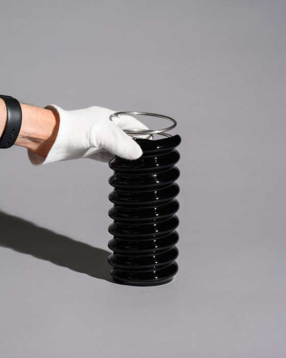 Image 1 of Duo de vases d'artiste en porcelaine blanche et noire « Rigoletto » de Rosenthal Spiral, par Ron Arad