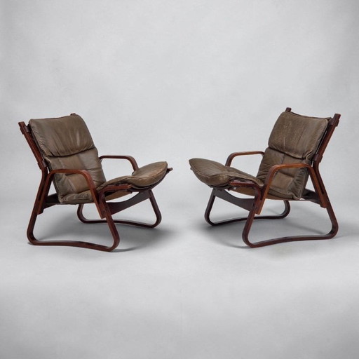 Fauteuil lounge norvégien des années 1970, revêtement en cuir marron.