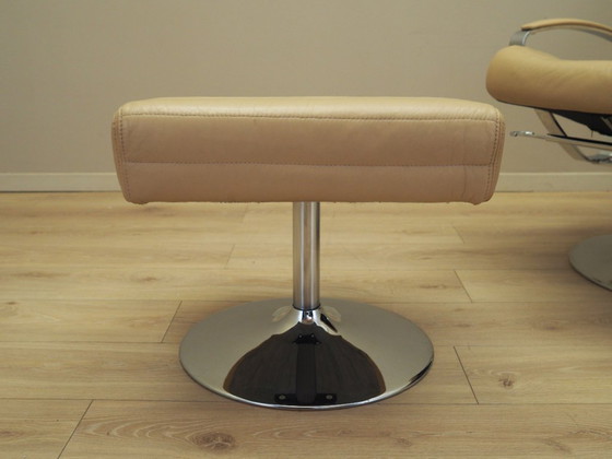 Image 1 of Conjunto de sillón y taburete Lounge, diseño danés, años 70, fabricación: BoConcept