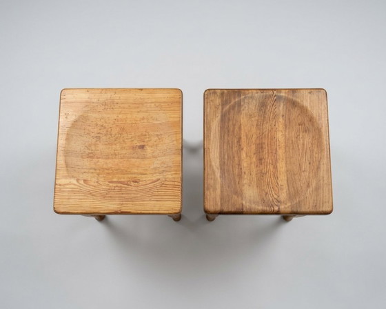 Zwei dänische Hocker aus Massivkiefer – Naerumvaenge, Holz (photo 4 of 6)
