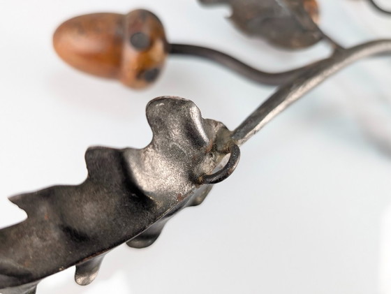 Image 1 of Porte-manteau en forme de gland, en fer forgé et bois, signé à la main, années 1960