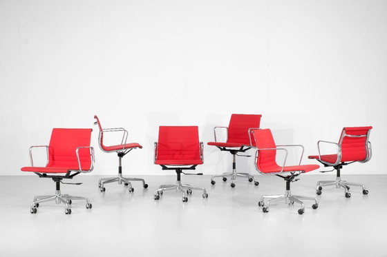 Image 1 of Conjunto de sillones EA 117 de Charles Ray Eames para ICF USA 1969.