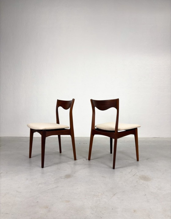 Set Vintage Dining chairs by AwA – Wood (photo 8 of 19)